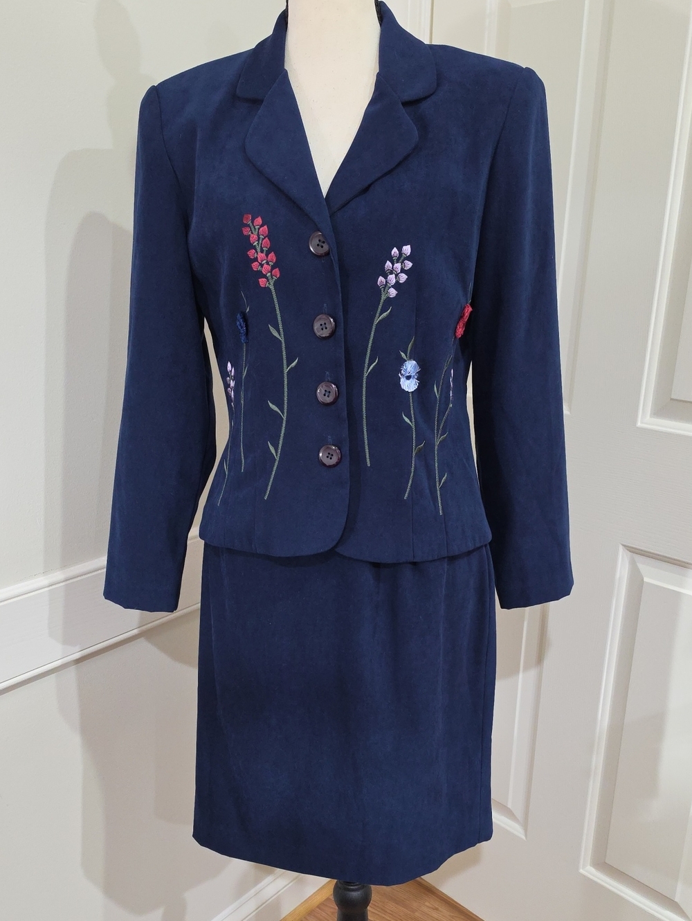Vintage Positive Attitude Embroidered Skirt Suit Set – Size 8 Petite